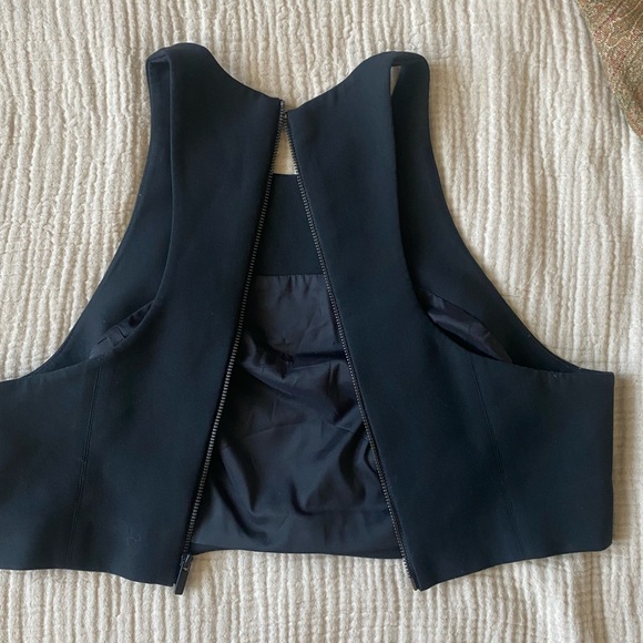Elizabeth and James black zip up cropped sleeveless top - Picture 5 of 10